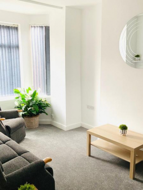 Beautiful 4 Bedroom 2 bathroom House close to city centre